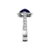 Ring entourage wit goud met Ceylon saffier en diamant